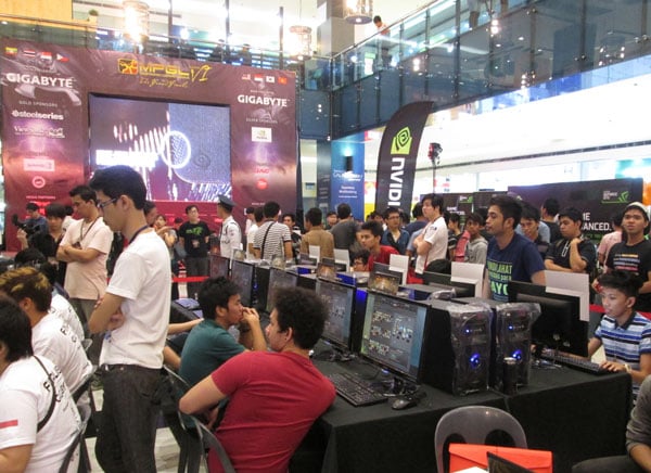 ViewSonic Demos Gaming Displays at MPGL SEA Grand Finals 2014