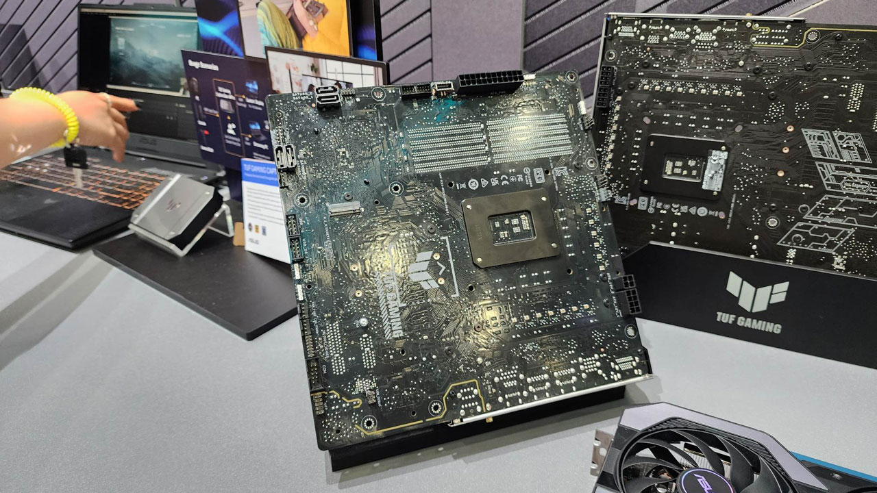 Hidden Cables: ASUS Details BTF Concept at COMPUTEX