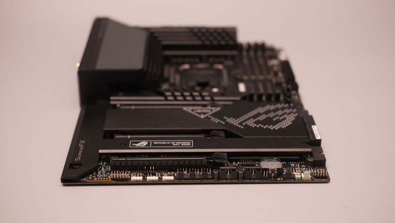 ASUS ROG Maximus Z690 Hero Images 11