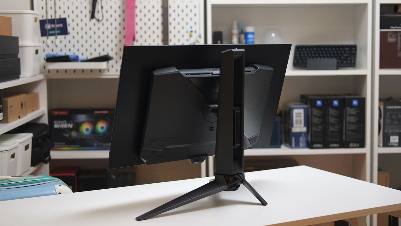 ASUS ROG Swift OLED PG27AQDM Review Images 7