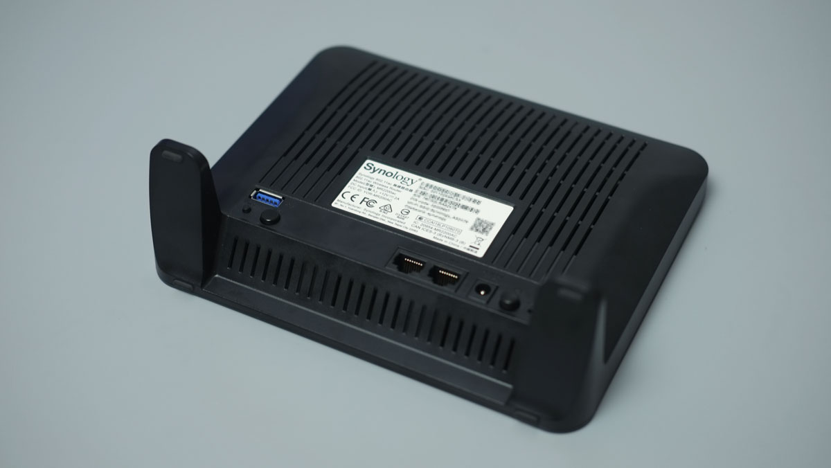 Synology MR2200AC Product Images (4)