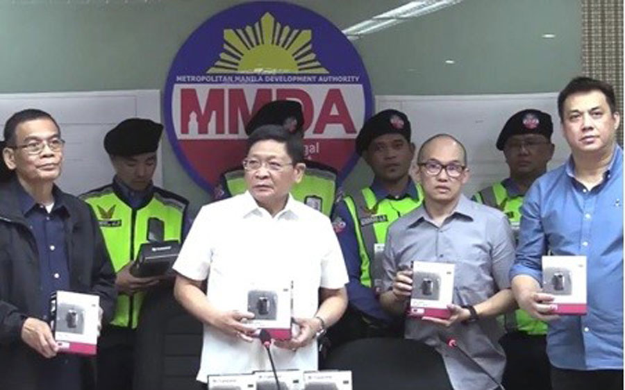 Transcend Donates Body Cameras to MMDA Enforcers