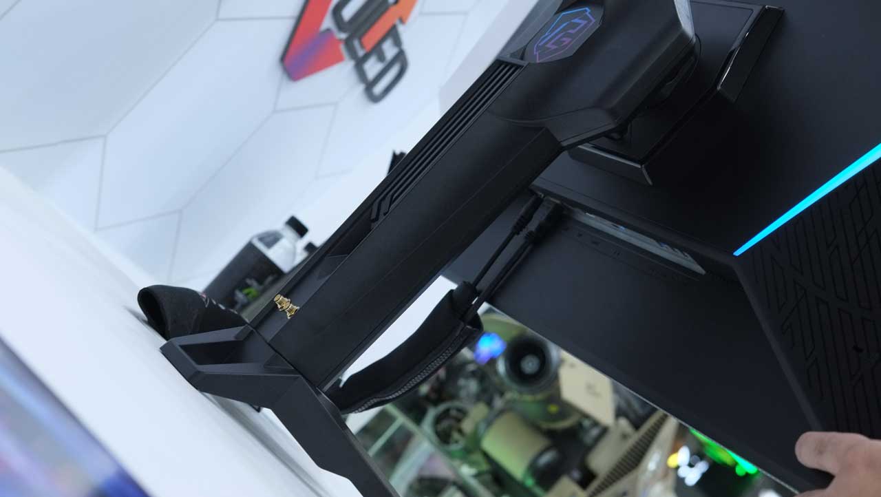 asrock unveils dual mode pgo32ufs2b oled monitor at computex 3