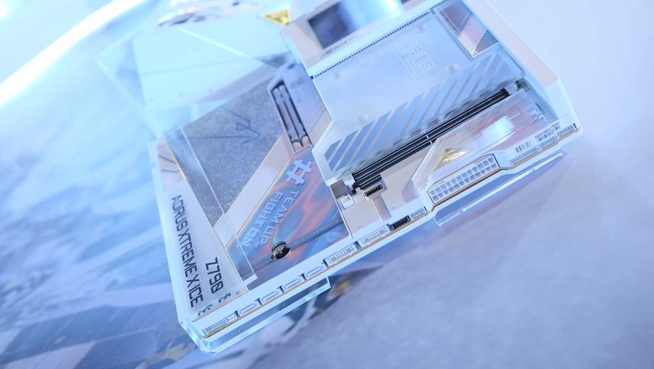 gigabyte shows aorus xtreme ice motherboard and graphics 1