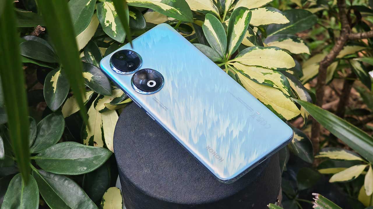 HONOR Drops Limited Edition 90 5G Peacock Blue Model